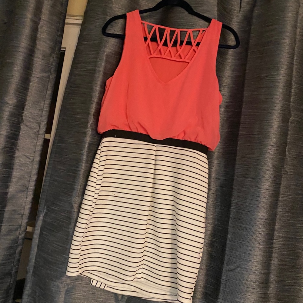 Cute dress!!